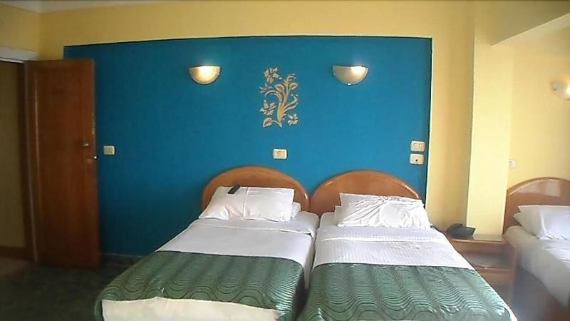 Royal Crown Hotel 3*